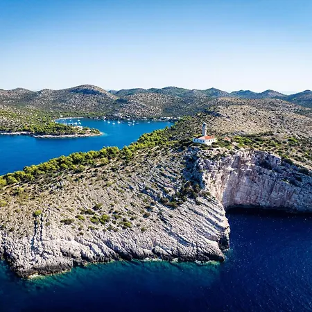 New Seafront In Daire Skrivena Luka